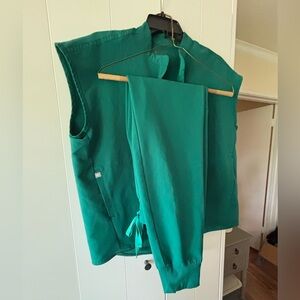 Figs Hunter Green scrub set